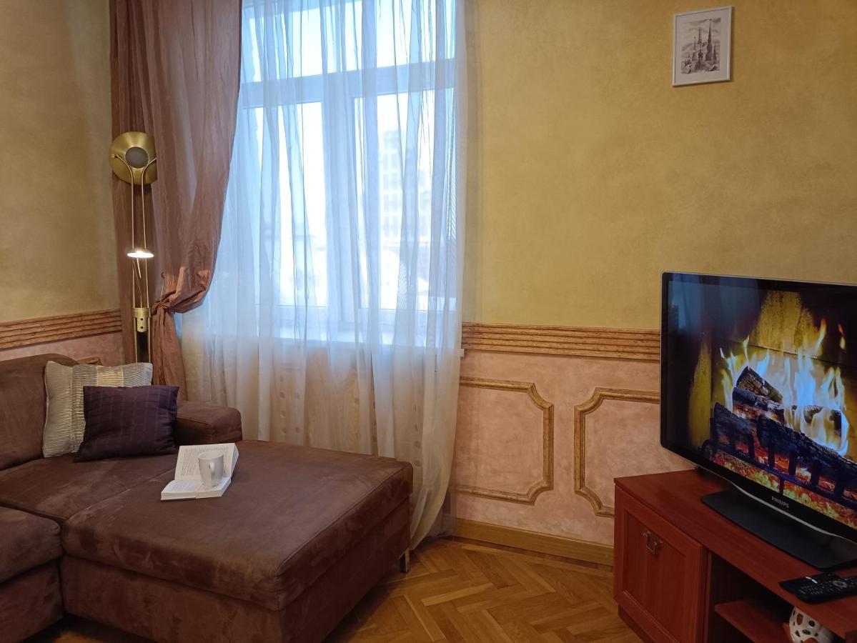 Old Town Retreat With Stunning Views 2 Bedroom Apartment Nearby The Church Of Saint Peter Riga Eksteriør billede