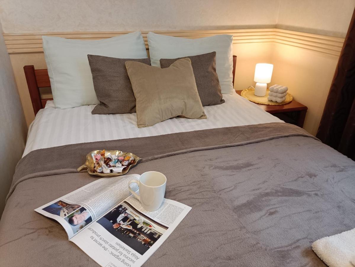 Old Town Retreat With Stunning Views 2 Bedroom Apartment Nearby The Church Of Saint Peter Riga Eksteriør billede